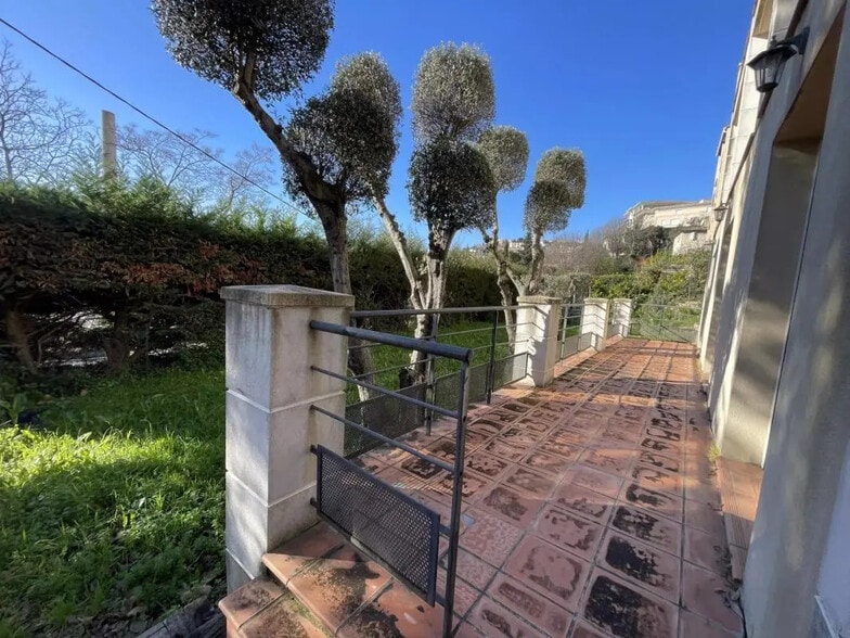 Bureau dans Grasse à louer - Photo de l’immeuble – Image 2 sur 16