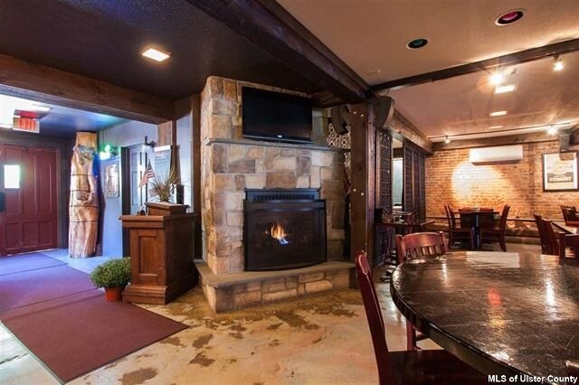 388 Main St, Rosendale, NY à vendre - Photo intérieure – Image 3 sur 54