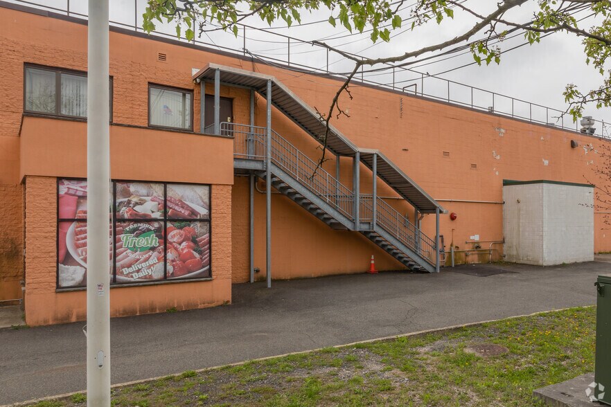 2200 Arthur Kill Rd, Staten Island, NY à vendre - Photo de l’immeuble – Image 3 sur 34