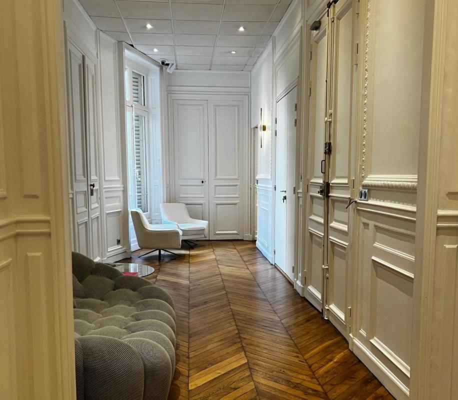 11 Rue Lincoln, Paris à louer Hall d’entrée– Image 1 sur 8