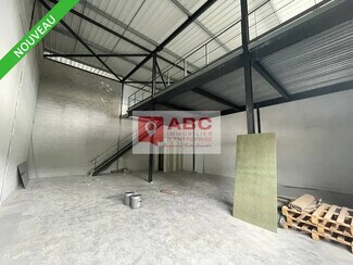 Plus de détails pour Local d'activités à louer