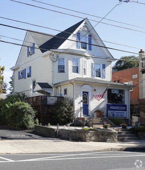 2205 Mount Carmel Ave, Glenside, PA à louer - Photo principale – Image 1 sur 4