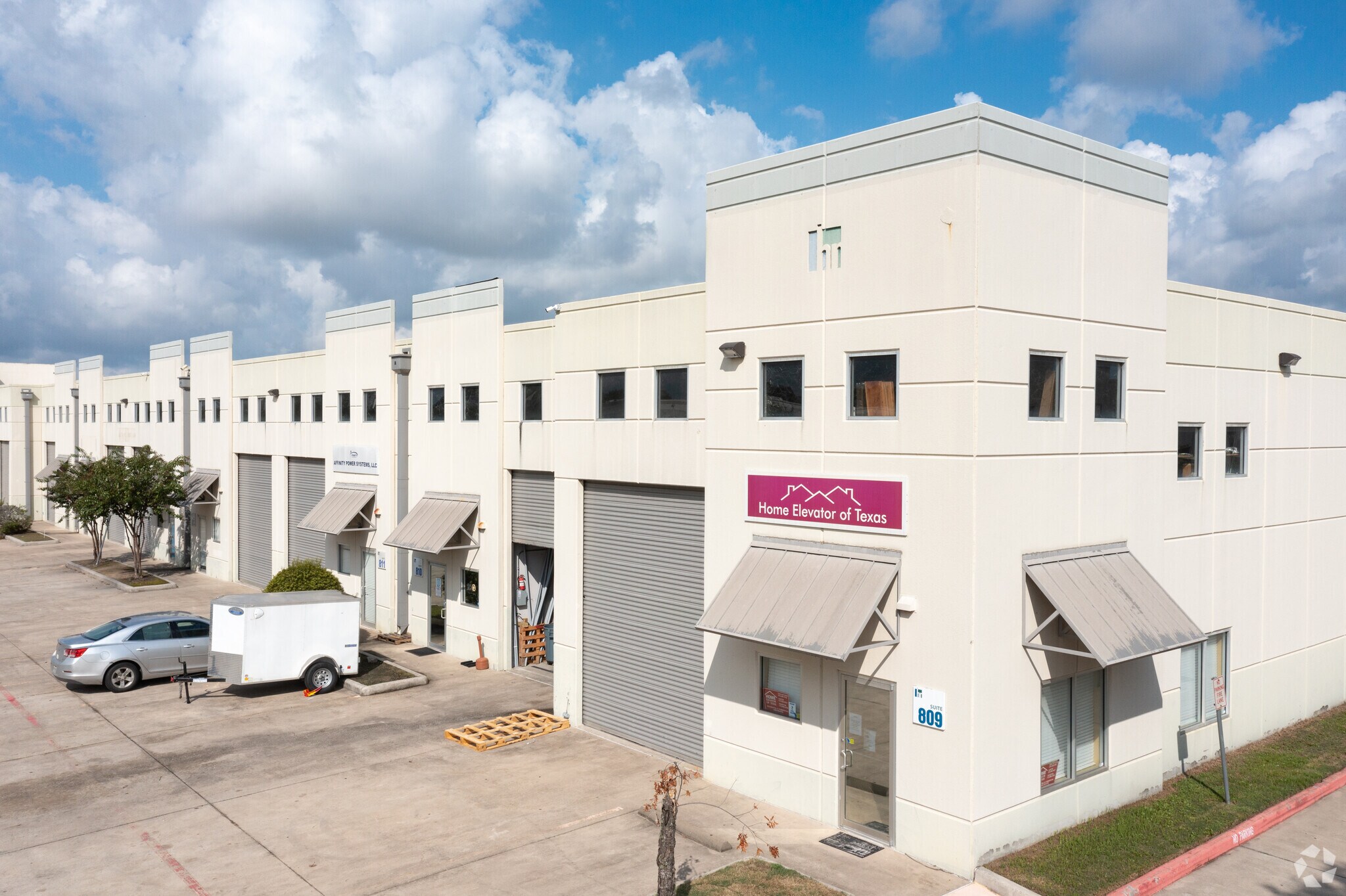 5750 N Sam Houston Pky E, Houston, TX à louer Photo de l’immeuble– Image 1 sur 5