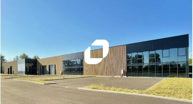 317 Rue Du Vauzel, Ambérieux à louer - Photo de l’immeuble – Image 2 sur 7