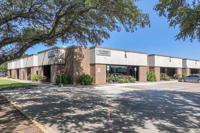 Plus de détails pour 2307 Springlake Rd, Farmers Branch, TX - Local d'activités à louer