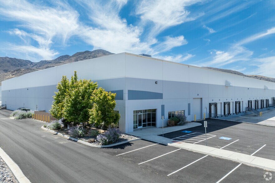 775 Waltham Way, Sparks, NV à louer - Photo de l’immeuble – Image 1 sur 31