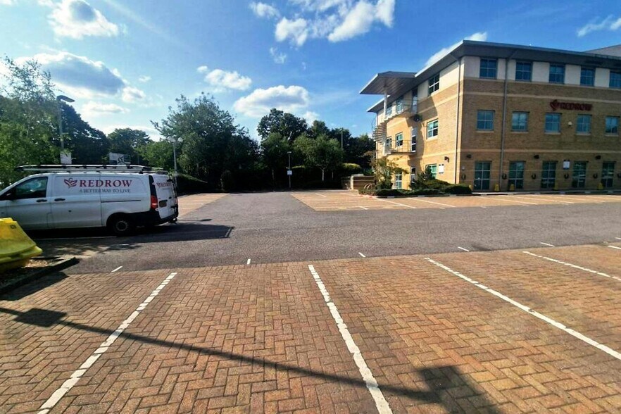 Faraday Rd, Basingstoke à vendre - Photo de l’immeuble – Image 3 sur 11
