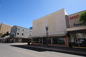 300 S Stanton St, El Paso, TX à louer Photo de l’immeuble– Image 1 sur 2