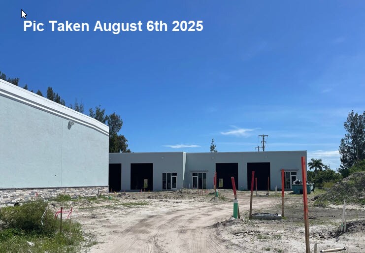 3931 SE Commerce Ave, Stuart, FL à louer - Photo de l’immeuble – Image 2 sur 6