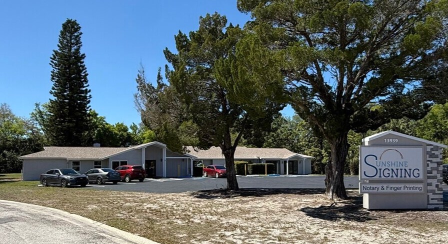 13939 Lakeshore Blvd, Hudson, FL à louer Photo de l’immeuble– Image 1 sur 10