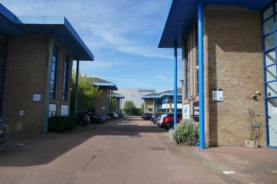 Edinburgh Way, Harlow à louer - Photo de l’immeuble – Image 3 sur 29