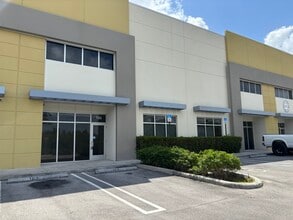 12301 NW 112 Ave, Medley, FL à louer Photo de l’immeuble– Image 2 sur 2