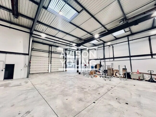 Plus de détails pour Local d'activités à louer