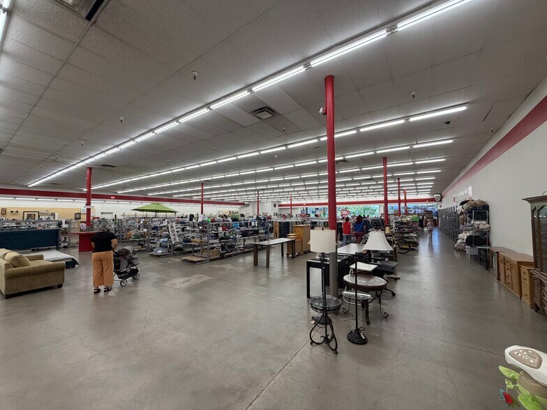 662 E Prater Way, Sparks, NV à louer - Photo de l’immeuble – Image 3 sur 5