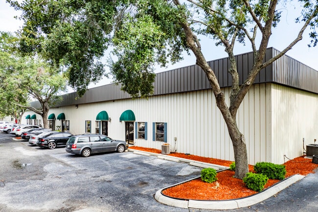 Plus de détails pour 6771 Whitfield Industrial Ave, Sarasota, FL - Industriel/Logistique à louer