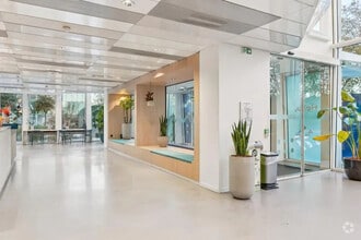 13-15 Rue Jean Jaurès,, Puteaux à louer Photo intérieure– Image 2 sur 12