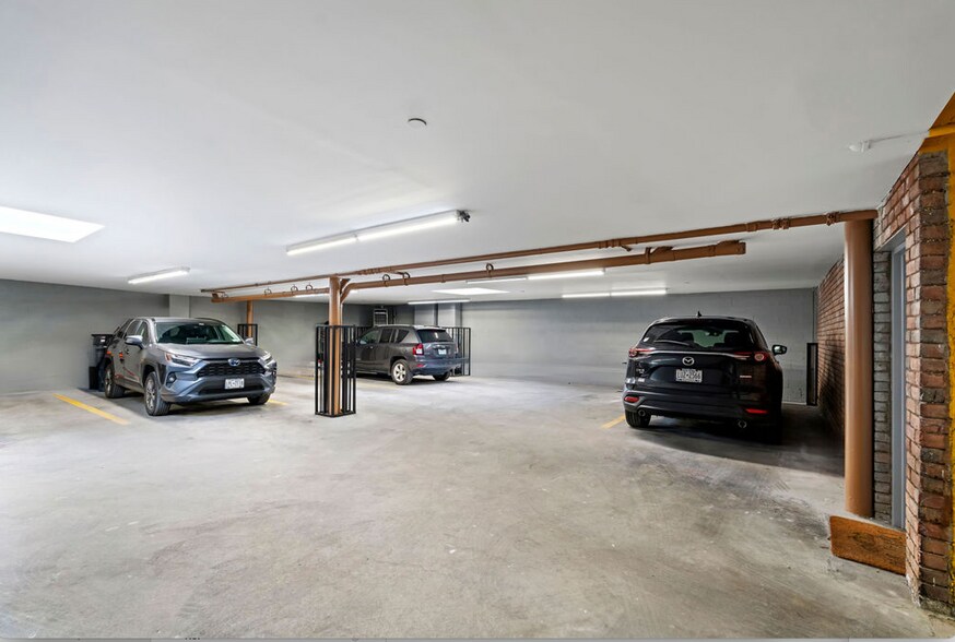 1043 47th Ave, Long Island City, NY à vendre - Photo de l’immeuble – Image 2 sur 11