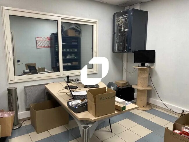 Plus de détails pour Local d’activités à vendre