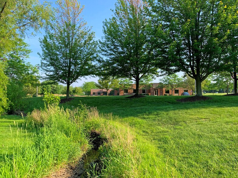 3767 Ranchero Dr, Ann Arbor, MI à vendre - Photo de l’immeuble – Image 2 sur 9