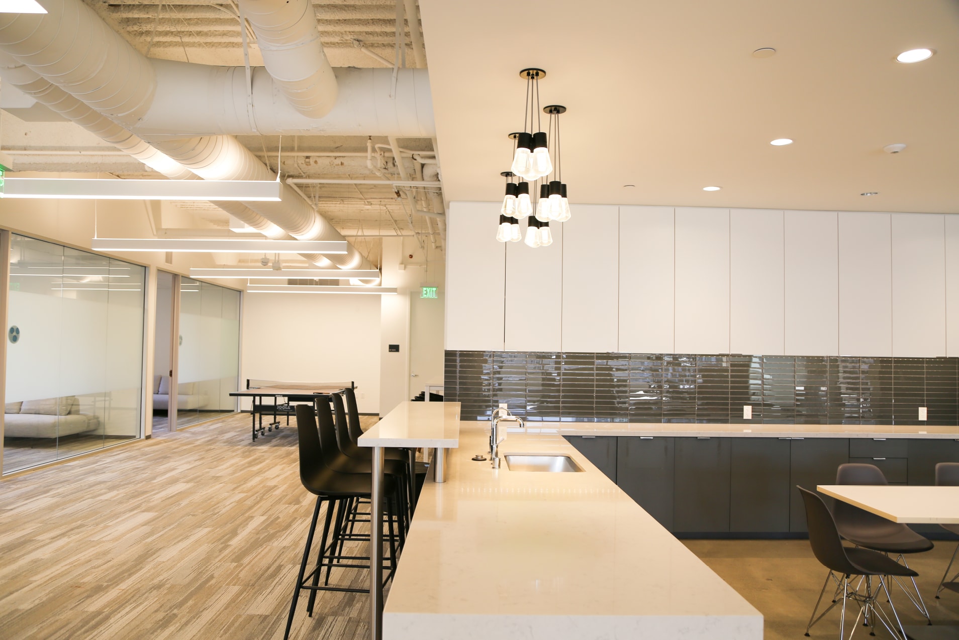 221 Main St, San Francisco, CA à louer Photo intérieure– Image 1 sur 6