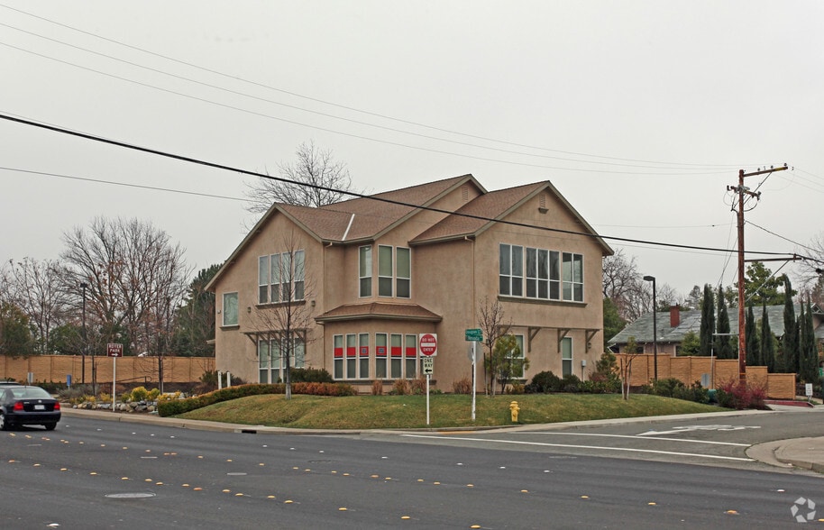 915 Douglas Blvd, Roseville, CA à louer - Photo principale – Image 1 sur 9