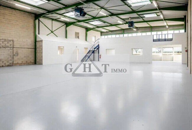 Plus de détails pour 2 Rue Enrico Fermi, Saint-Thibault-des-Vignes - Industriel/Logistique à louer