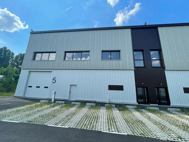 23 Rue Des Beaux Soleils, Osny à louer - Photo de l’immeuble – Image 1 sur 13