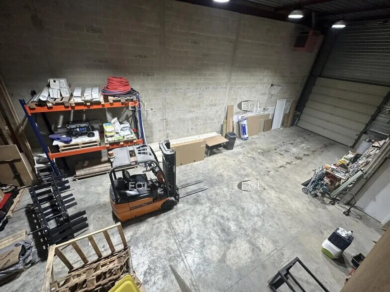 Local d’activités dans Gretz-Armainvilliers à louer - Photo de l’immeuble – Image 1 sur 7