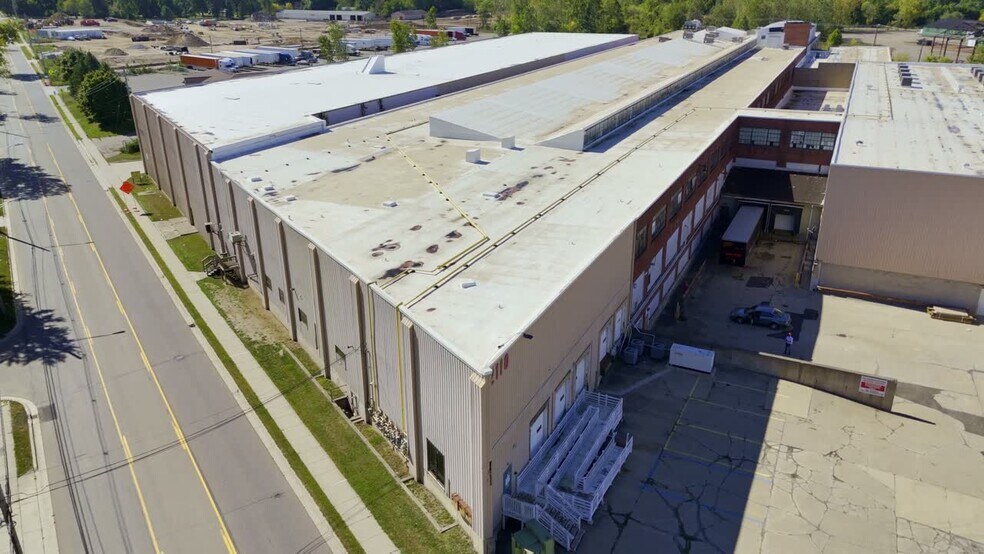 2100 S Washington Ave, Lansing, MI à louer - Vidéo sur l’annonce professionnelle – Image 3 sur 12