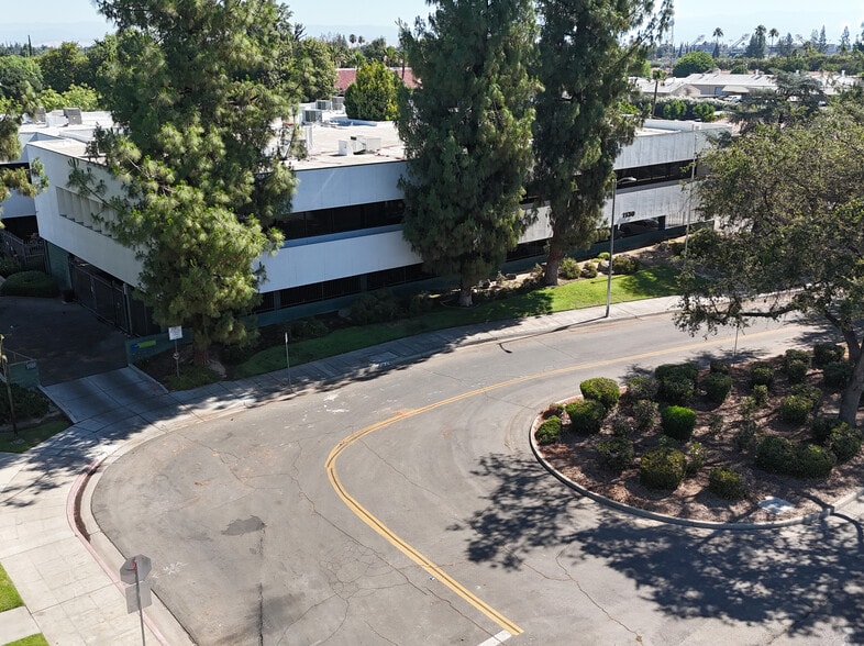 1130 E Shaw Ave, Fresno, CA à vendre - Photo de l’immeuble – Image 2 sur 6