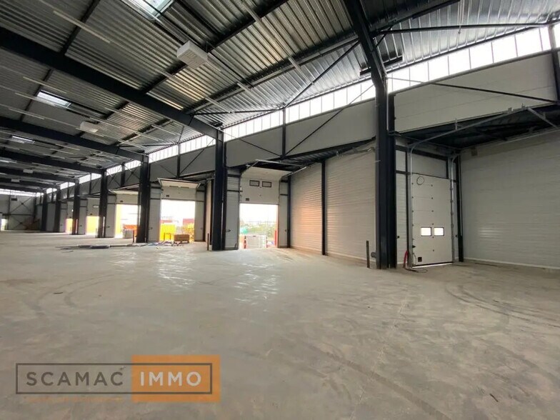 Bureau dans Le Coudray-Montceaux à louer - Photo intérieure – Image 2 sur 5