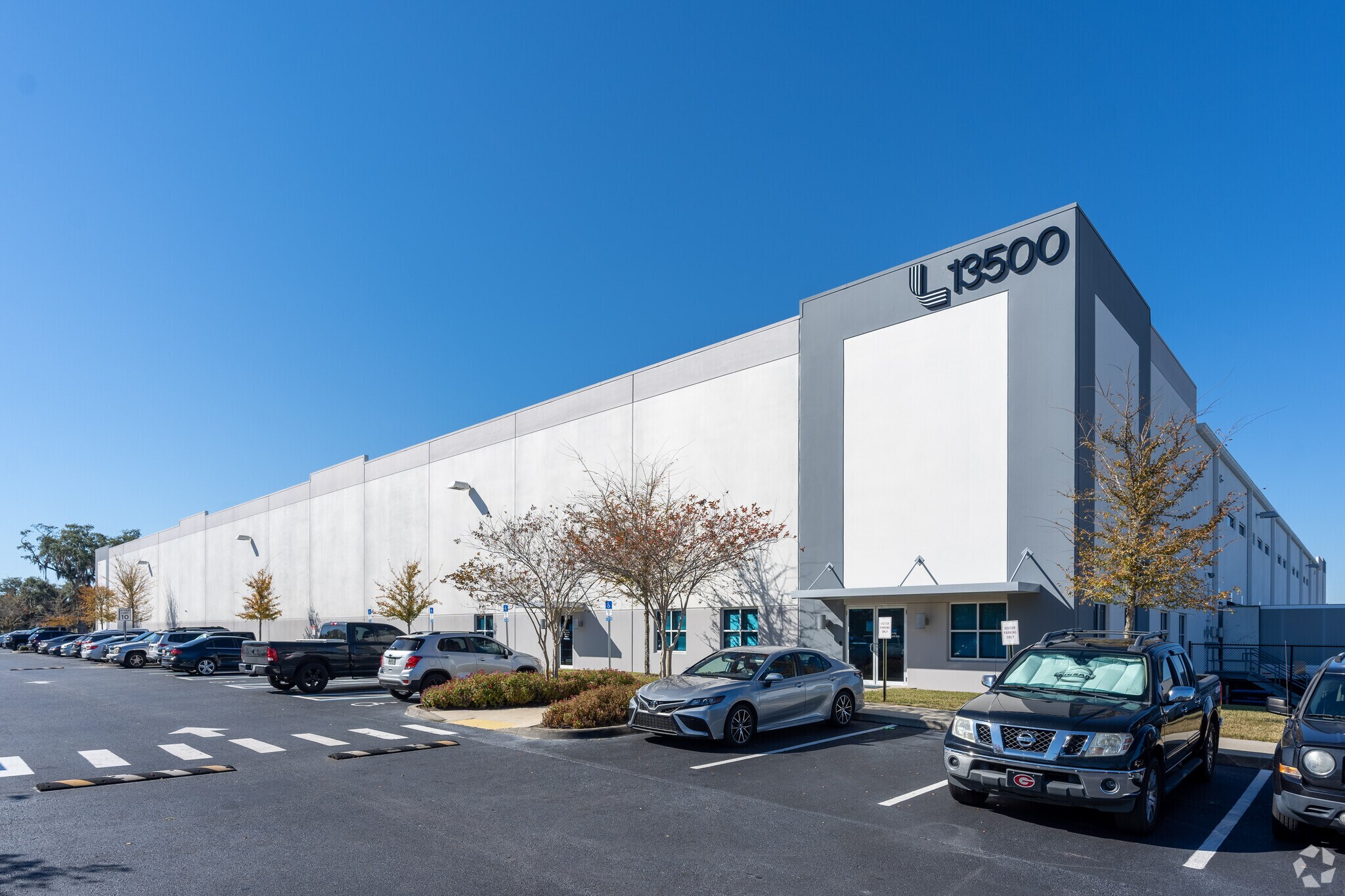 13500 E Tradeport Cir, Jacksonville, FL à louer Photo principale– Image 1 sur 6