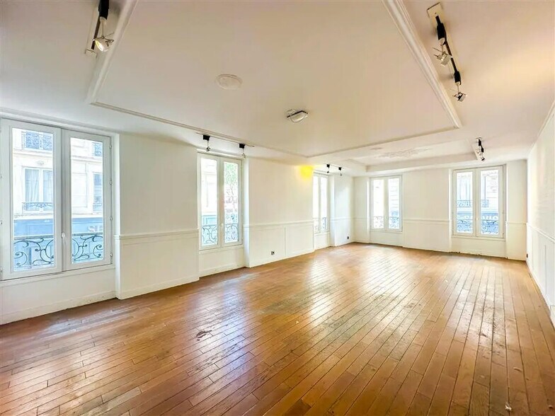 Local commercial dans Paris à louer - Photo de l’immeuble – Image 3 sur 7