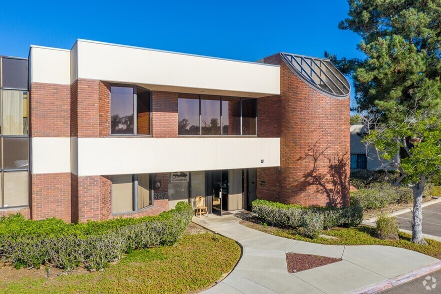 6387 Nancy Ridge Dr, San Diego, CA à louer - Photo de l’immeuble – Image 1 sur 4