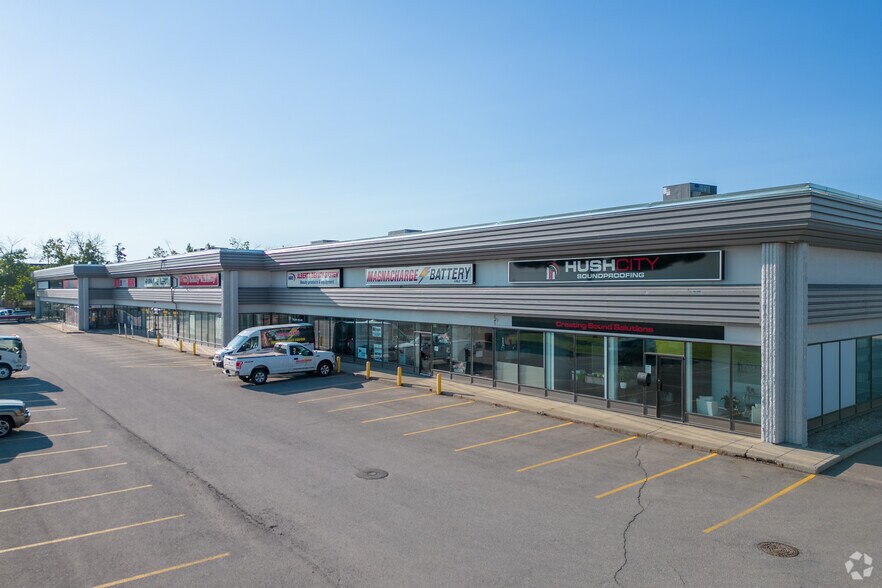 1825 32nd Ave NE, Calgary, AB à louer - Photo de l’immeuble – Image 2 sur 6