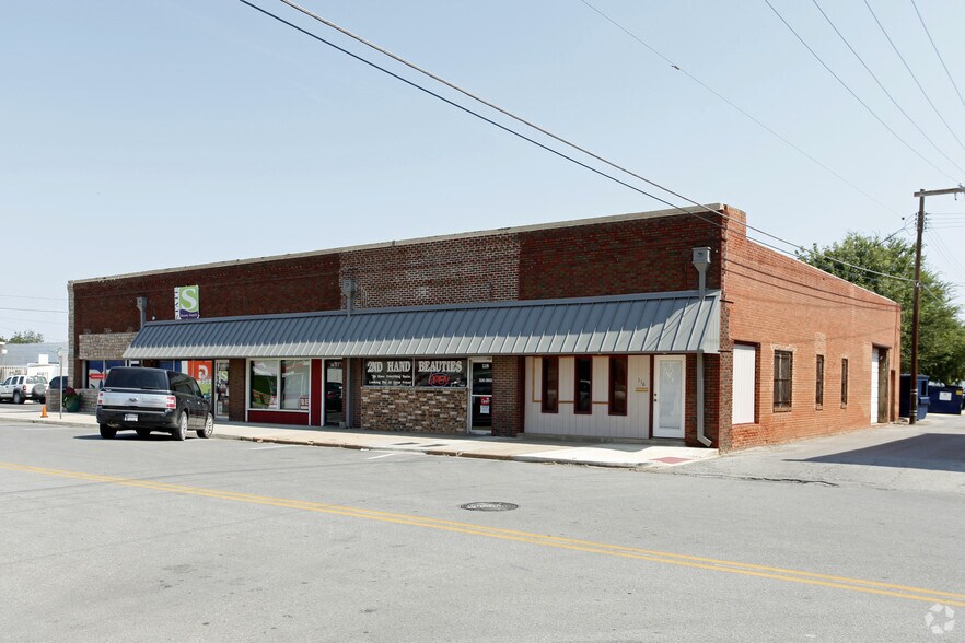 116-124 N 5th St, Chickasha, OK à vendre - Photo principale – Image 1 sur 2