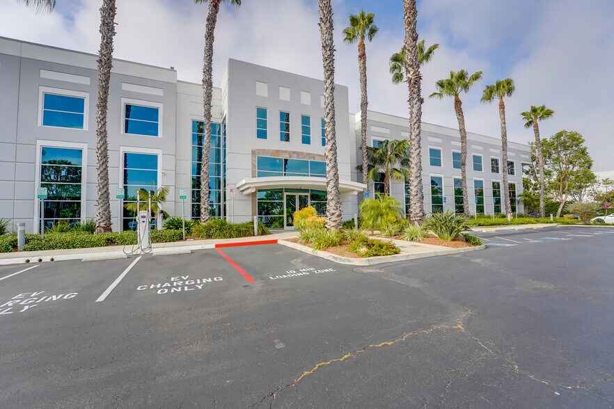 5927 Balfour Ct, Carlsbad, CA à vendre - Photo de l’immeuble – Image 3 sur 6