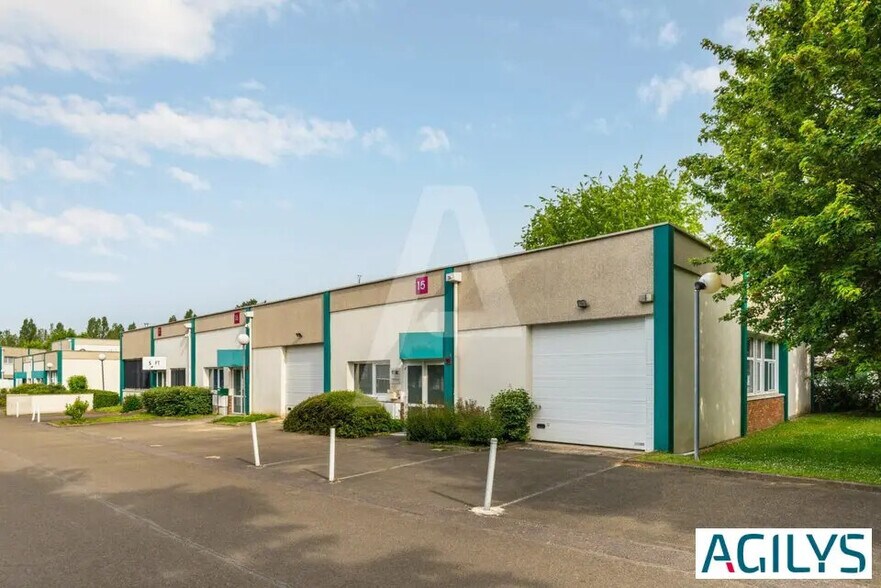 Bureau dans Trappes à louer - Photo de l’immeuble – Image 2 sur 4