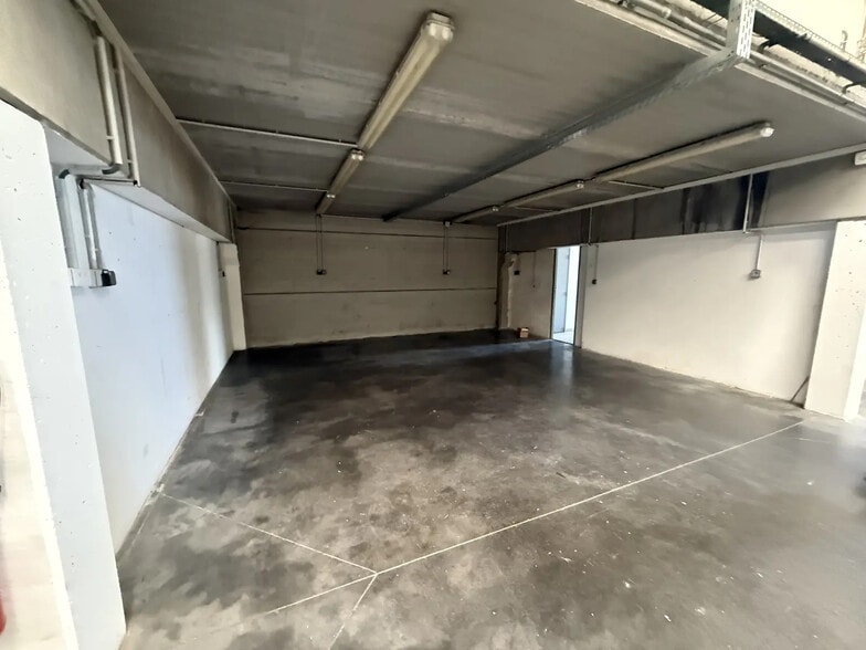 Local d’activités dans Ennery à louer - Photo intérieure – Image 2 sur 9