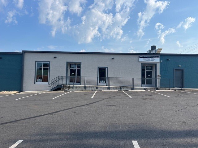 1421 2nd St NE, Hickory, NC à louer - Photo de l’immeuble – Image 2 sur 5
