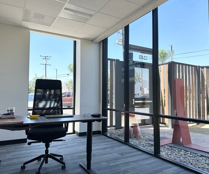 1241-1245 San Fernando Rd, San Fernando, CA à louer - Photo de l’immeuble – Image 3 sur 9