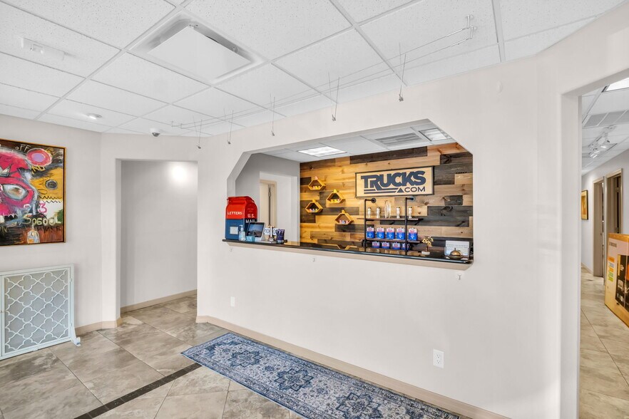 5001 Lemon St W, Tampa, FL à louer - Hall d’entrée – Image 2 sur 44