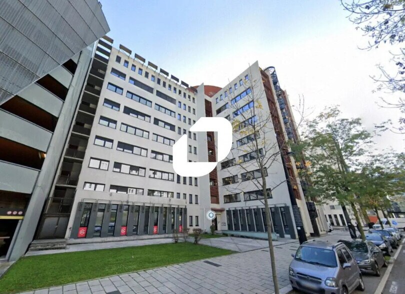 Bureau dans Grenoble à louer - Photo de l’immeuble – Image 1 sur 2