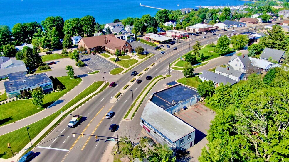 501 W Mitchell St, Petoskey, MI à vendre - Photo de l’immeuble – Image 3 sur 5