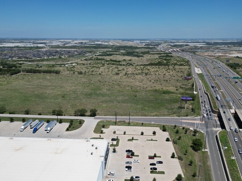 Keller Hicks & IH-35 W, Fort Worth, TX à vendre - Aérien – Image 3 sur 6