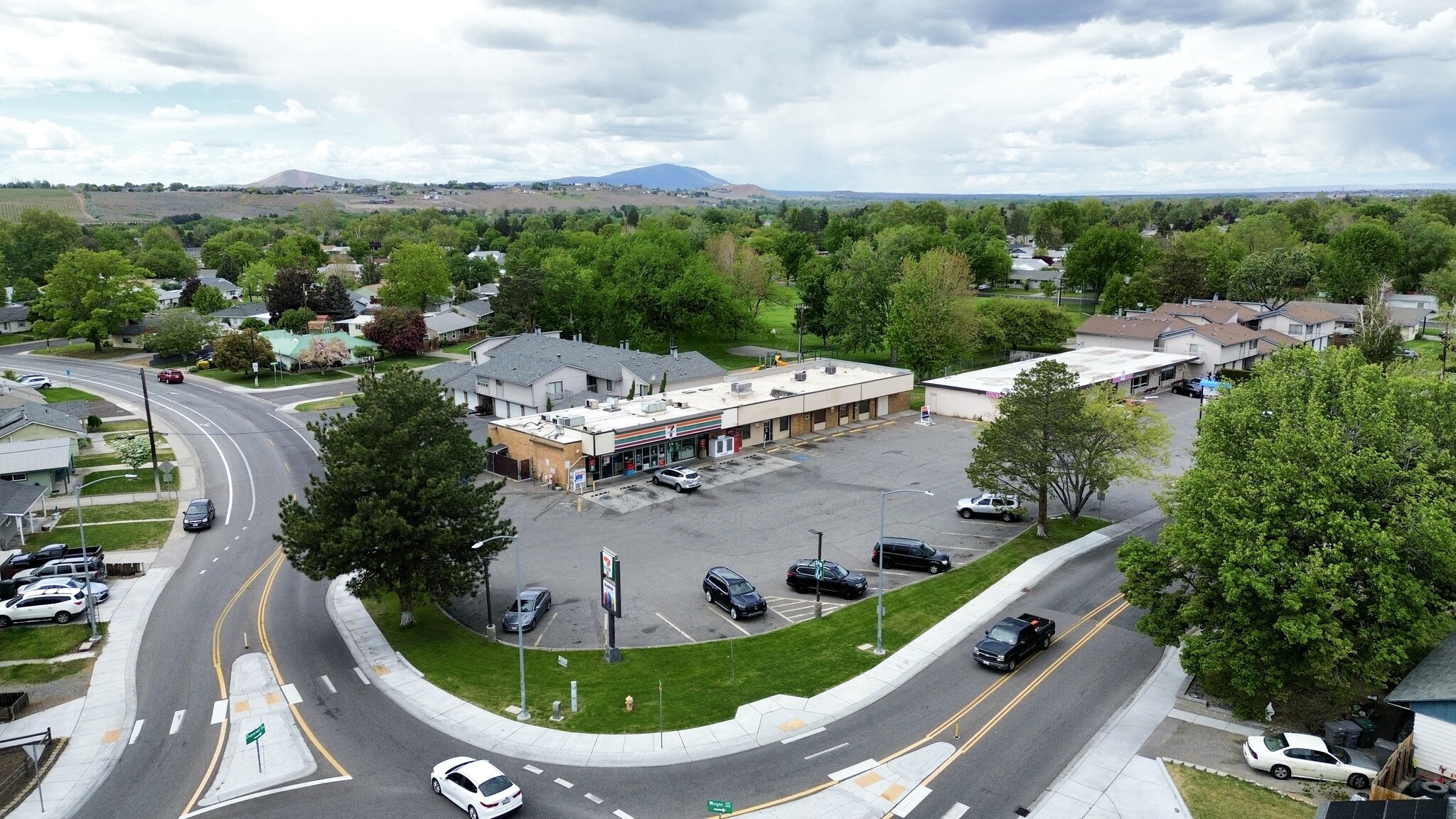 415 Wright Ave, Richland, WA à louer Photo de l’immeuble– Image 1 sur 6