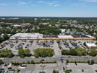 Plus de détails pour 533-605 Montauk Hwy, Bay Shore, NY - Local commercial à louer