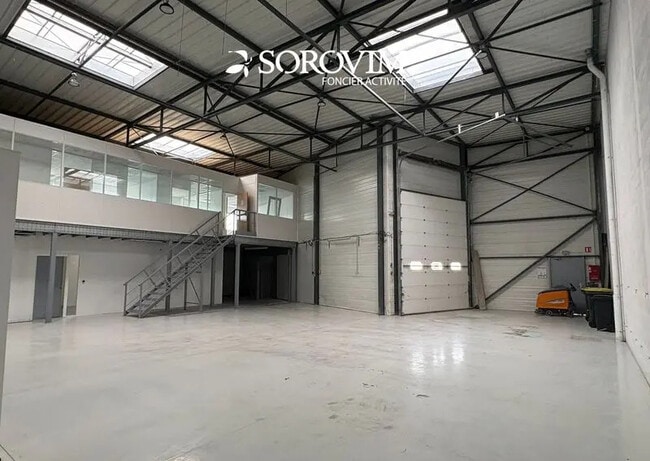 Plus de détails pour 36 Rue Champ Dolin, Saint-Priest - Bureau, Local d'activités à louer