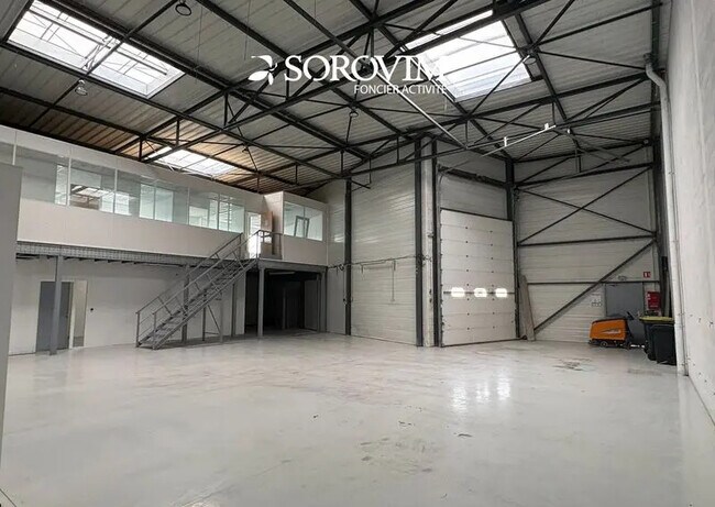 Plus de détails pour Bureau, Local d'activités à louer