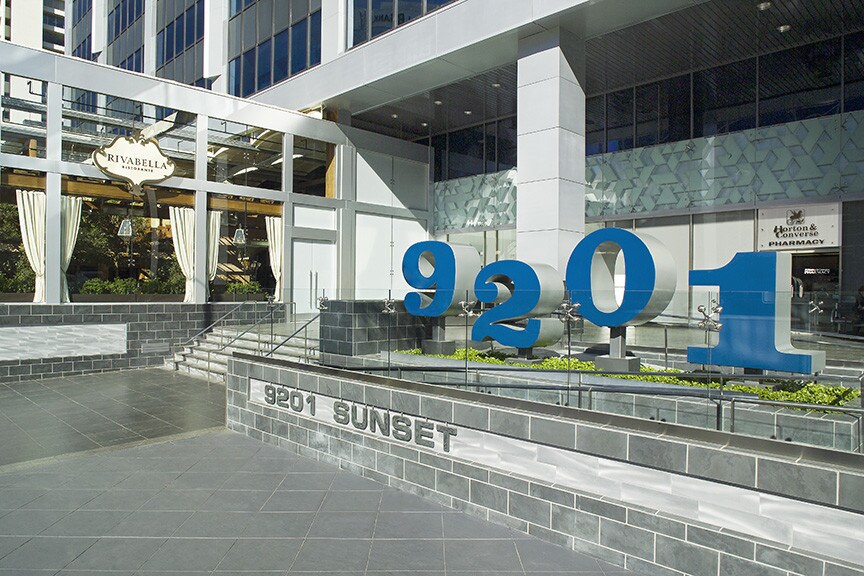 9201 W Sunset Blvd, West Hollywood, CA à louer - Photo de l’immeuble – Image 1 sur 4